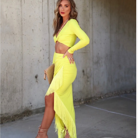 DALLAS ASYMMETRICAL HEM MIDI SKIRT & TOP-LIME - Picture 2 of 3